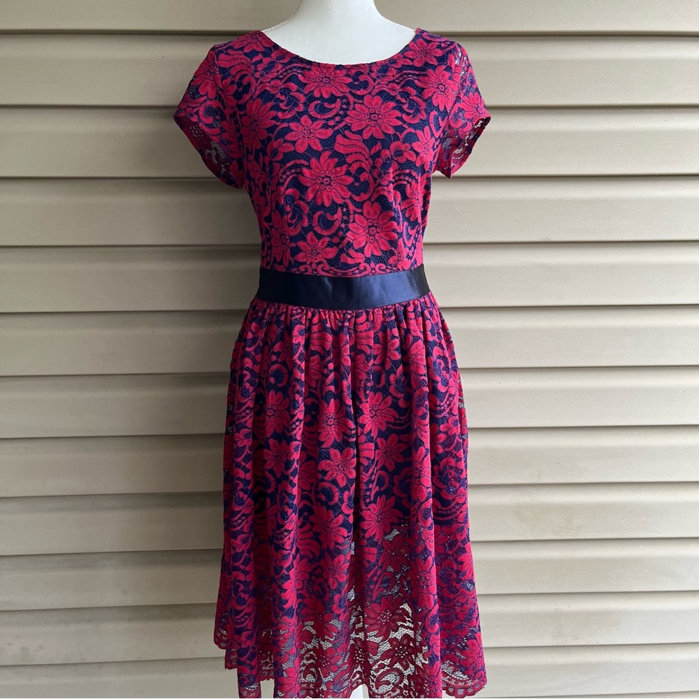 •Noctflos• NWT Lace Fit & Flare Dress - Size Medium